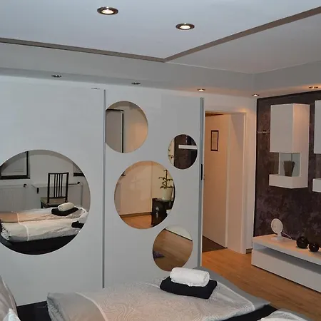 Sinuessa Проживание в семье