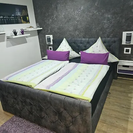 Sinuessa Δωμάτια σε οικογενειακή κατοικία Κολωνία